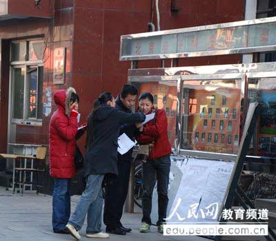 组图:2009年国家公务员考试考场直击