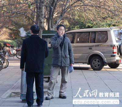 组图:2009年国家公务员考试考场直击(7)